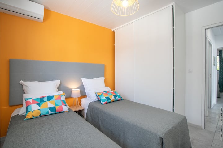 Habitación "Tropical" con posibilidad de transformación en una verdadera cama doble 160*200 muy cómoda 
