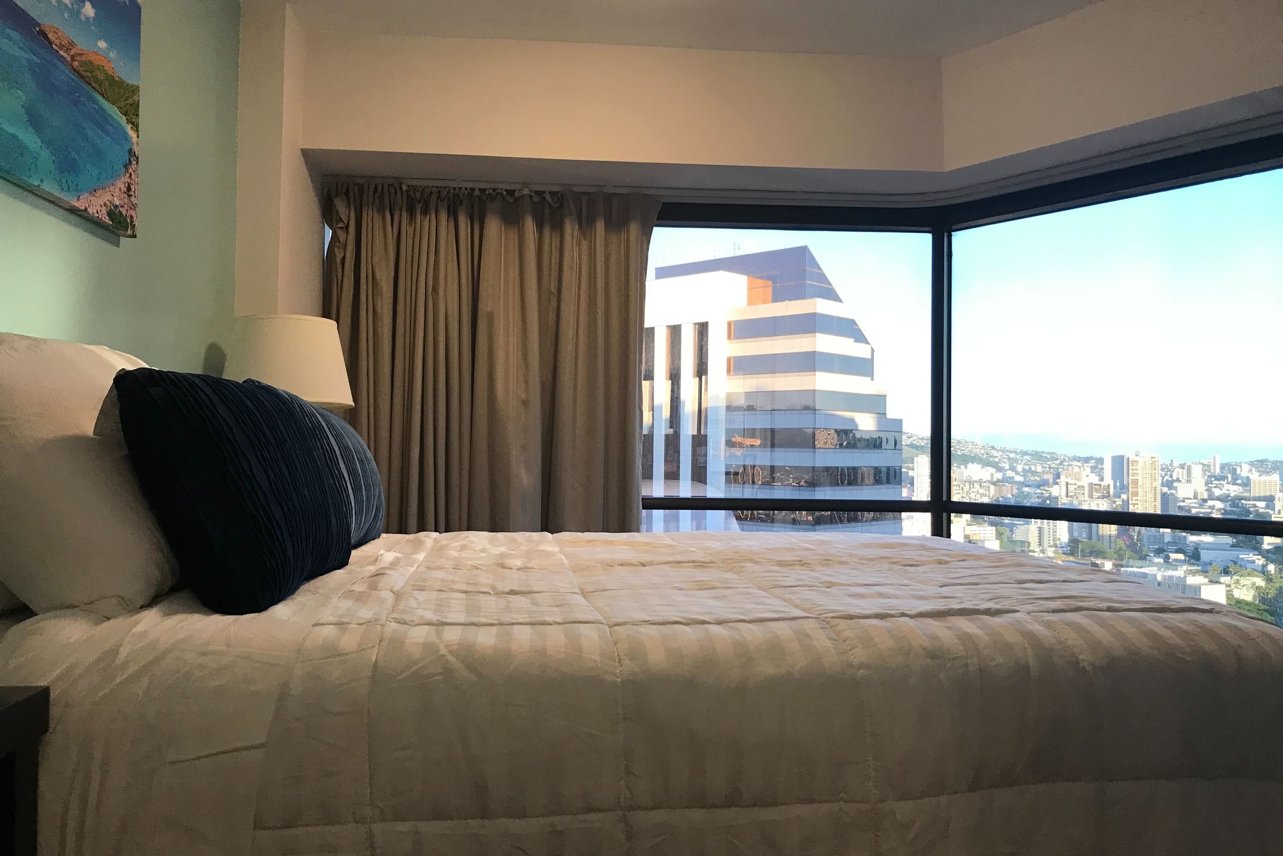 Condo in Honolulu · ★4.78 · 2 bedrooms · 3 beds · 1 private bath - Image 8