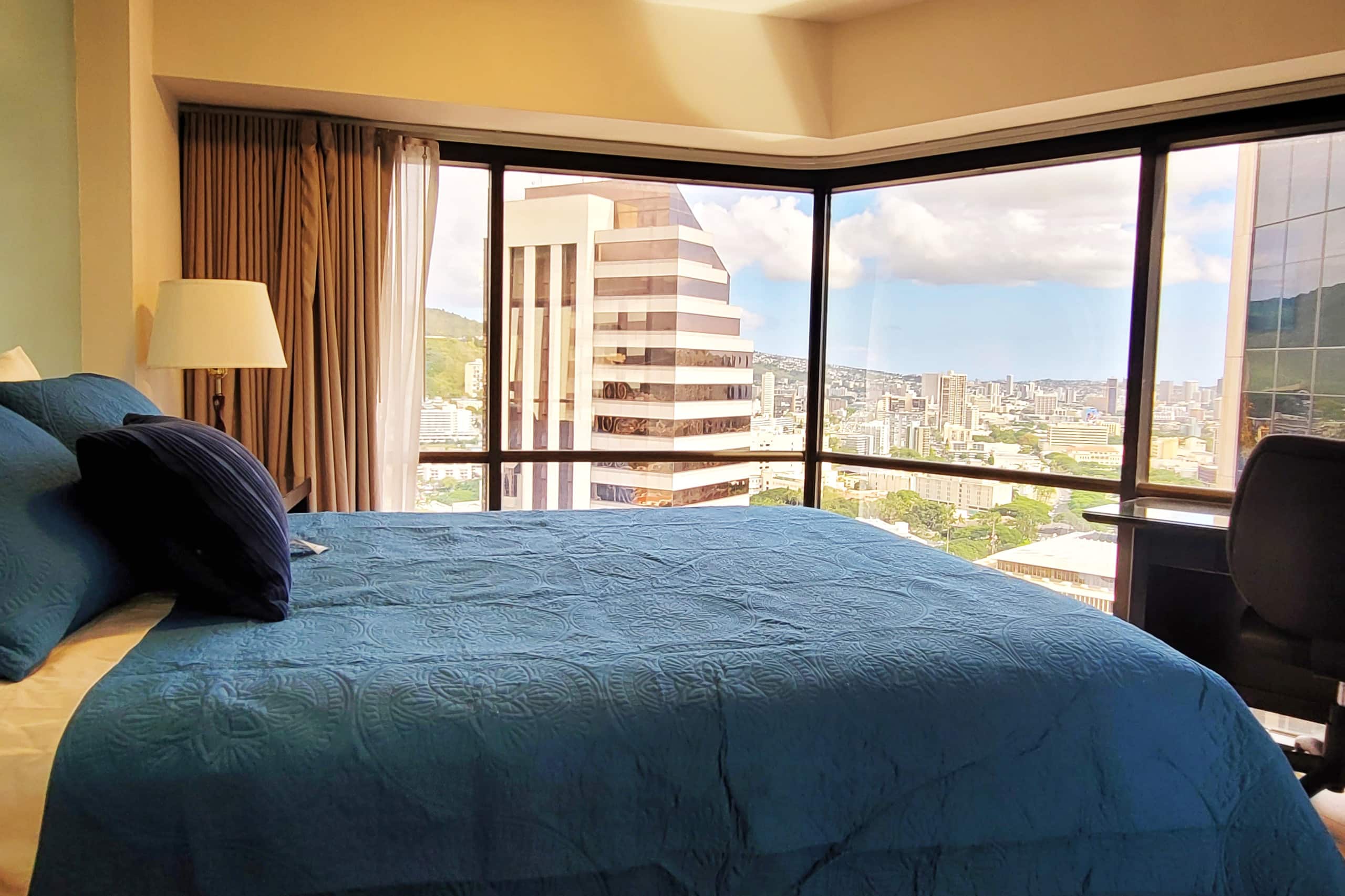 Condo in Honolulu · ★4.78 · 2 bedrooms · 3 beds · 1 private bath - Image 1