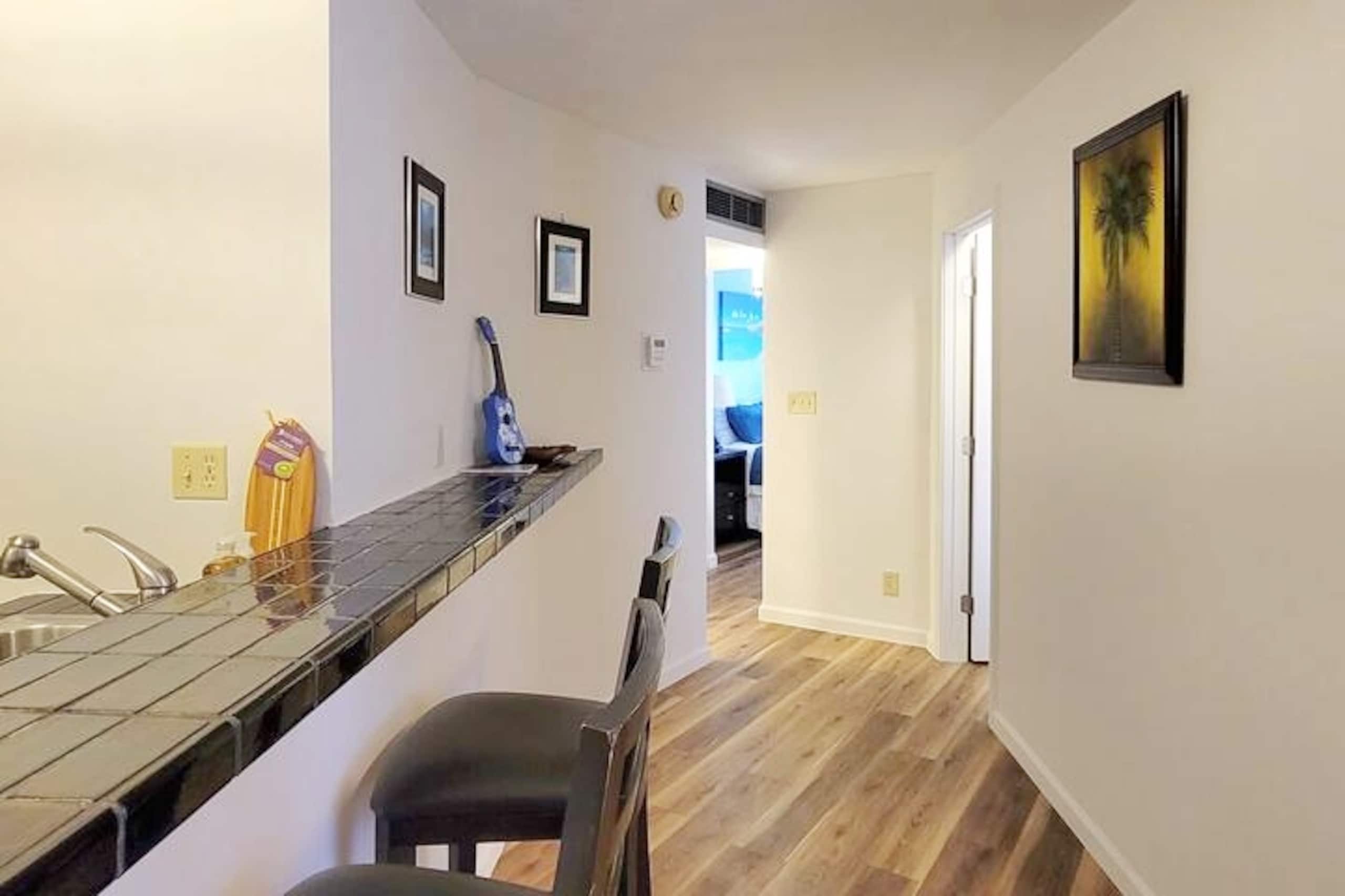 Condo in Honolulu · ★4.78 · 2 bedrooms · 3 beds · 1 private bath - Image 11