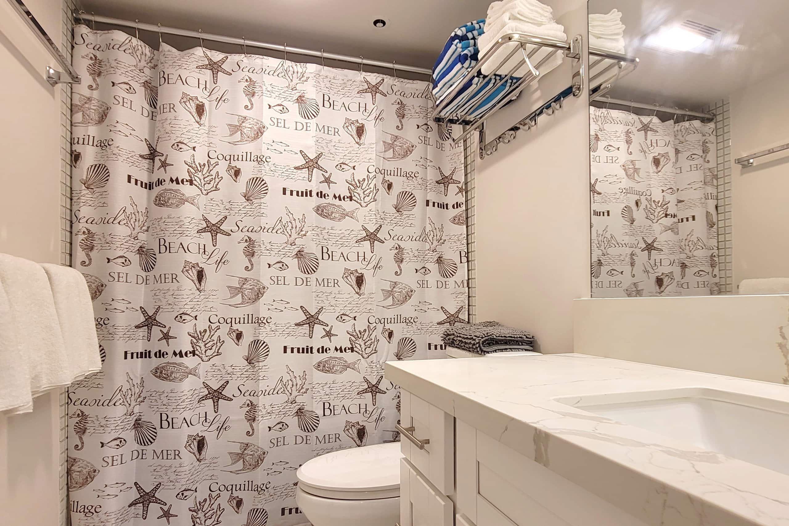 Condo in Honolulu · ★4.78 · 2 bedrooms · 3 beds · 1 private bath - Image 6
