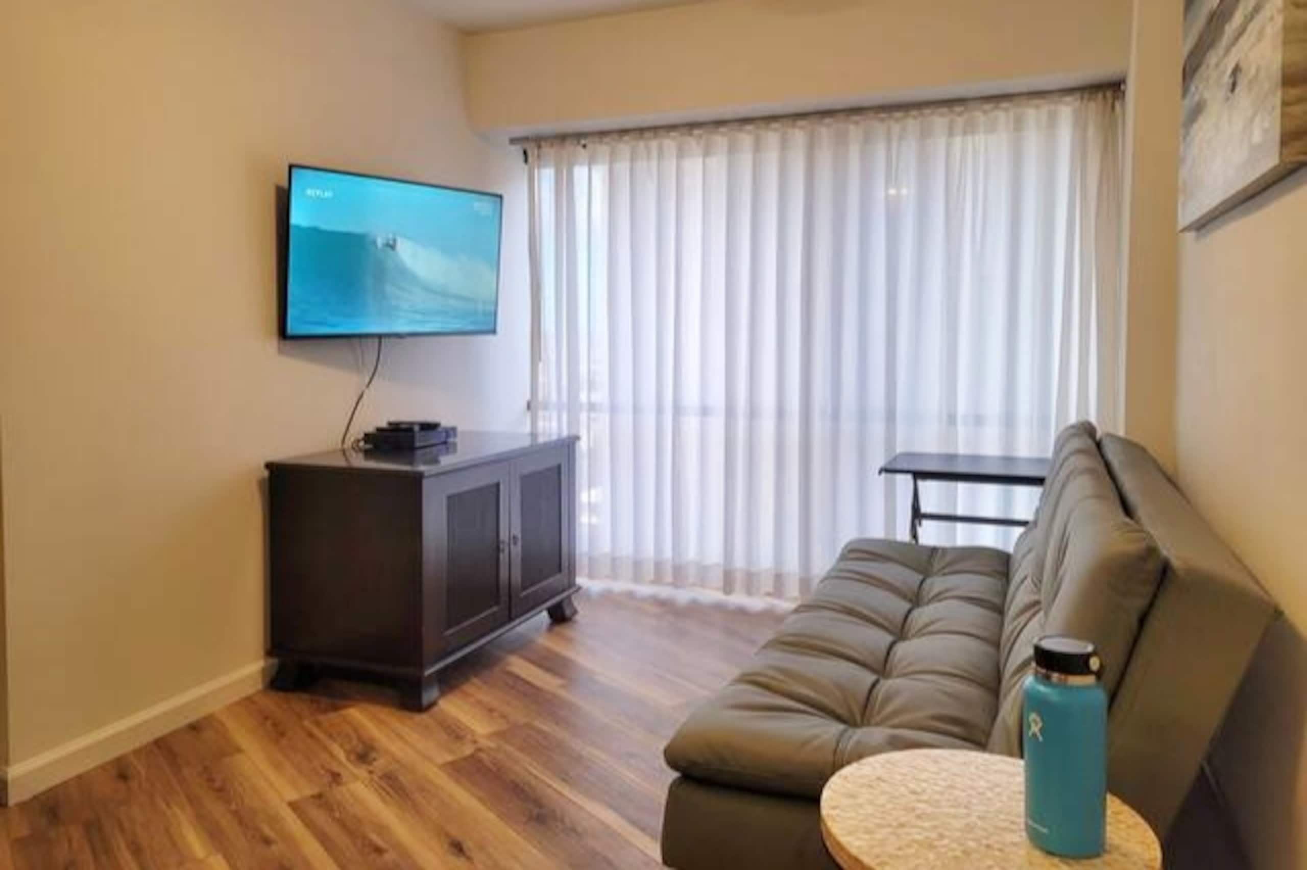 Condo in Honolulu · ★4.78 · 2 bedrooms · 3 beds · 1 private bath - Image 9