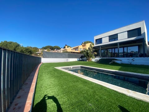 Luxury house with pool