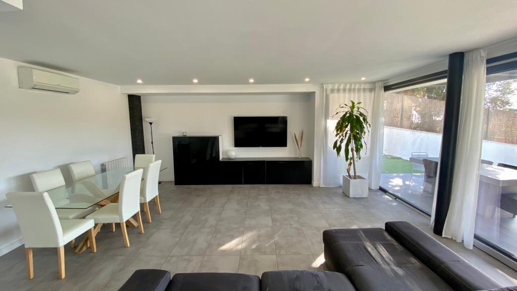 Successful Airbnb property: Luxury house with pool in Calella