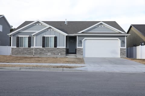 Spacious 6-Bedroom Home with 6 King Beds