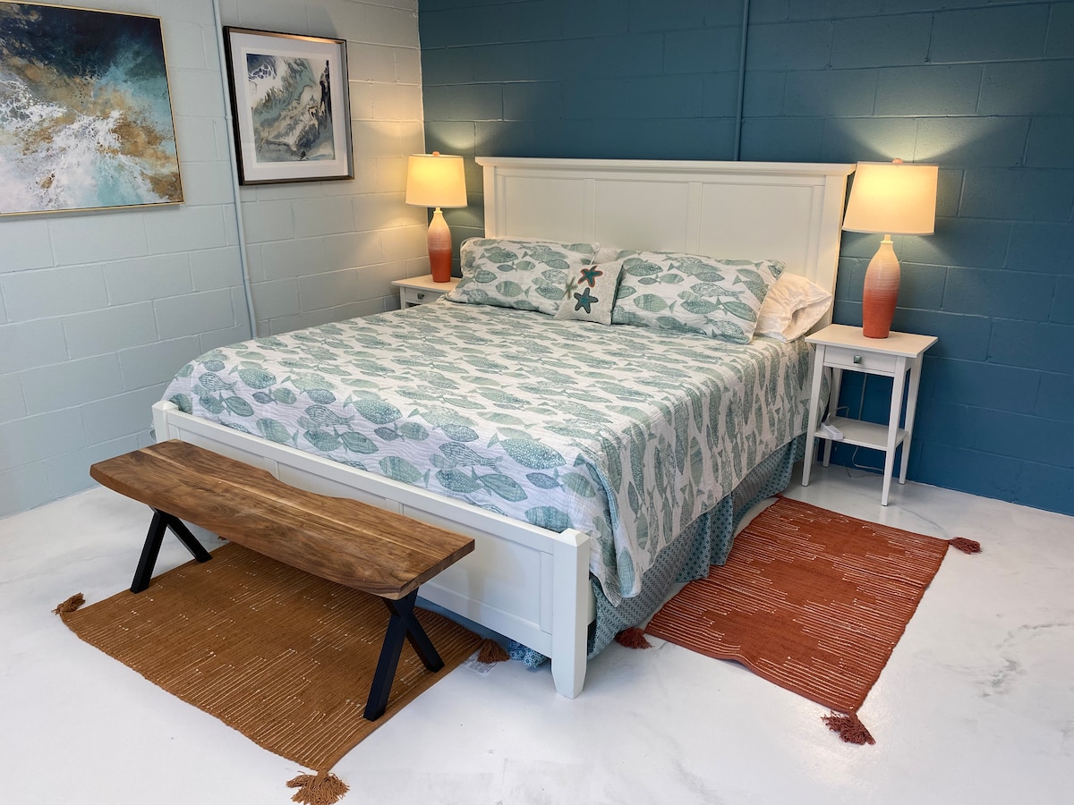 Chumba cha kulala kilicho na kitanda cha ukubwa wa king