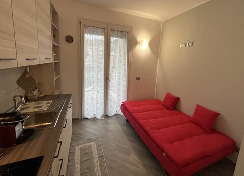 Annuncio Airbnb popolare: Double apartment with parking and elevator a Varazze