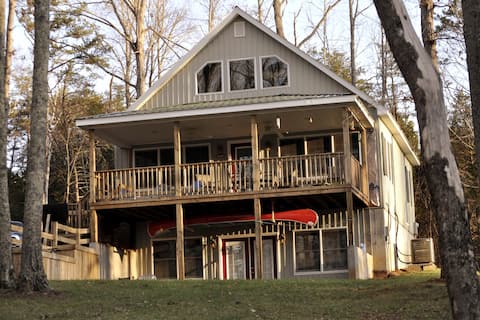 "Sisters" Charming Lakefront Home near Farmville