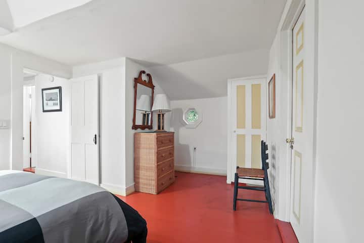 Chumba kidogo cha kulala cha wageni.(kinapatikana tu ikiwa unachagua Wageni 5-6 unapoweka nafasi).