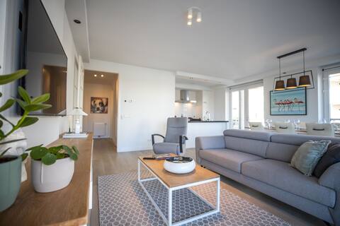 Home Away, great light and fresh