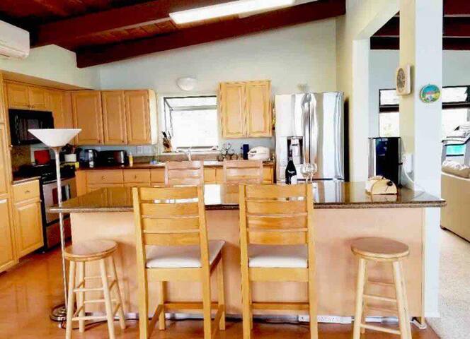 Panoramic Ocean & Mountain View, A Private Pool! gallery image 5