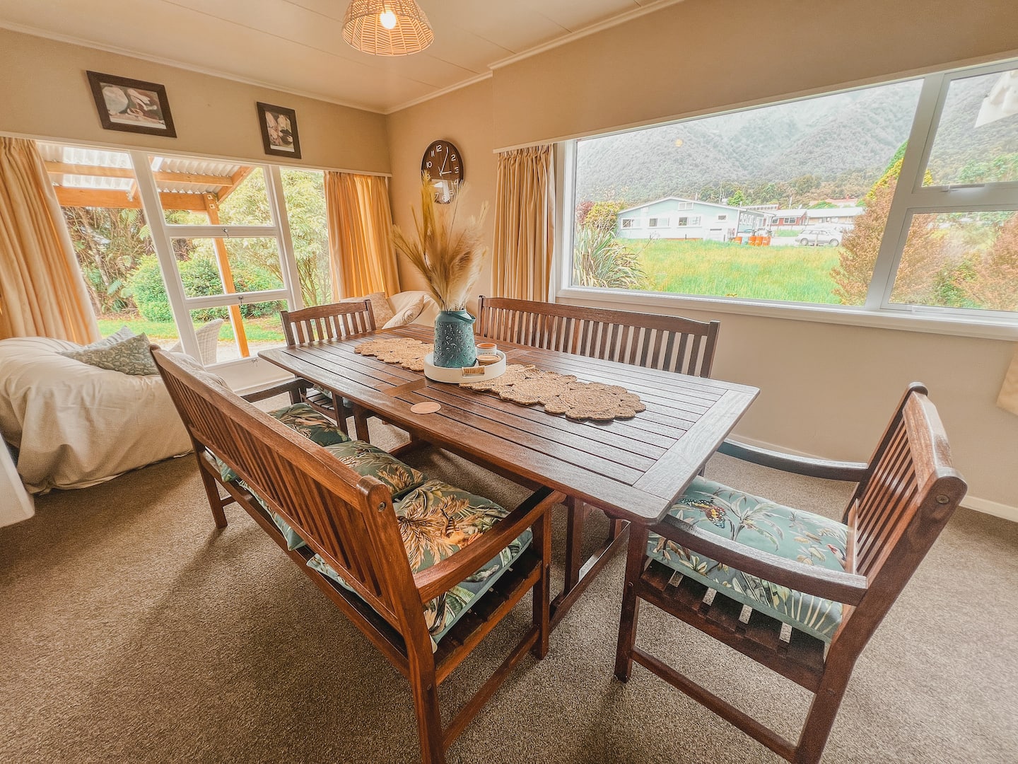 Tha 'Olde Wool Shed' Fox Glacier - Spacious Home 2