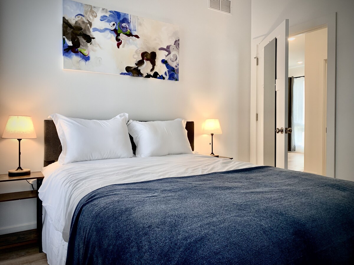 Მშვიდად. დაასუფთავეთ მე-2 საძინებელი მესამე სართულზე, ორადგილიანი საწოლით.