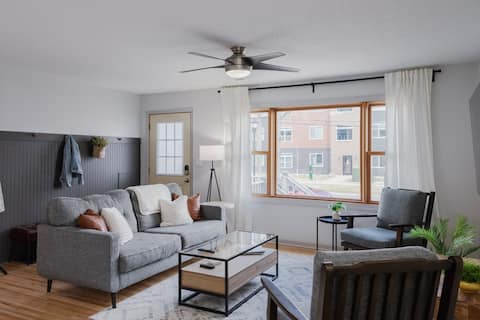 Stylish 4 bd 1 block to NDSU & minutes to Downtown