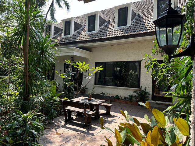 Ekkamai House with lots of Trees gallery image 3