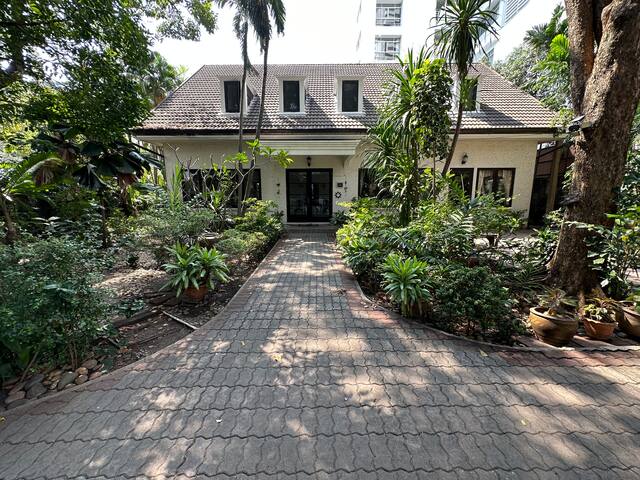 Ekkamai House with lots of Trees