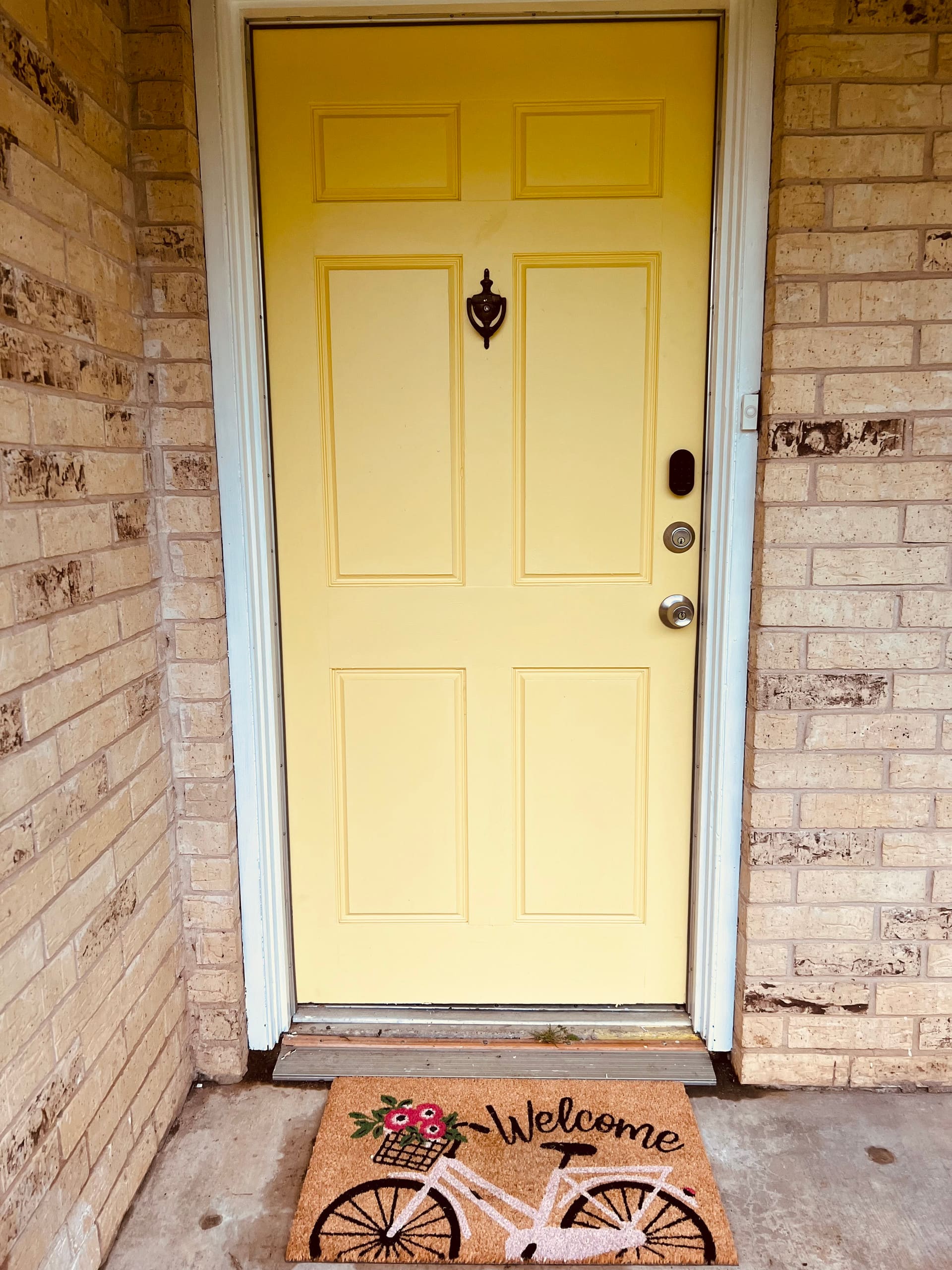 The Lil' Yellow Door8 — photo 2
