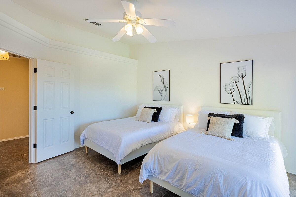 ห้องนอน 3 พร้อมเตียงใหญ่ 2 หลัง