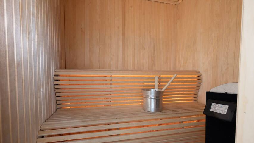 Stor leilighet med badstue, boblebad og balkong gallery image 3