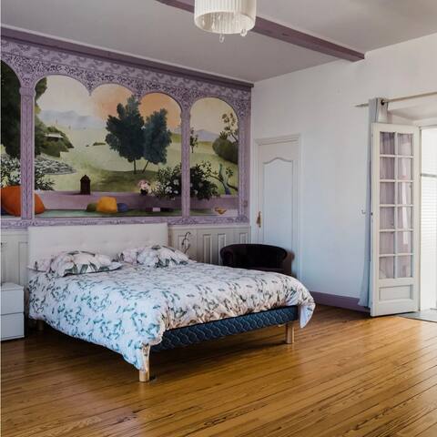 12 Spacious Rooms, Pool-Jacuzzi Access