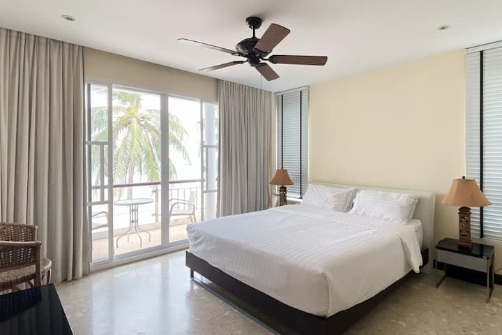 Second bedroom w. king size  facing beachfront, with own balcony and bathroom.  All bedrooms with ensuite bathroom and king size beds.
