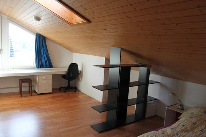 1. غرفة نوم مع سطح عمل وتدفئة وواي فاي