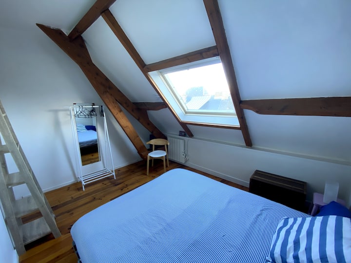 Habitación principal, con almacenamiento, espejo. 