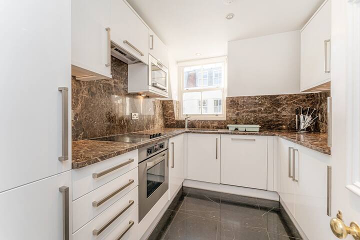 London Gardens – 4 Bedroom Flat gallery image 4