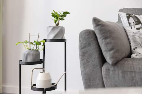 Popular Airbnb listing: @Traveler's Harbour, ANU, Parking, Wifi, Netflix in Braddon
