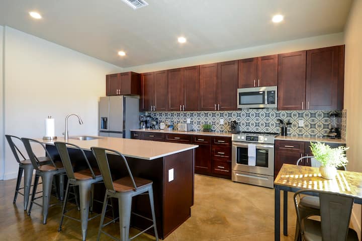4bd/4bacentral Tucson*families*work/leisure Groups - Tucson, AZ