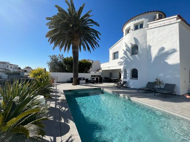 Villa à Empuriabrava 10/12 pers avec amarre 14 m gallery image 2