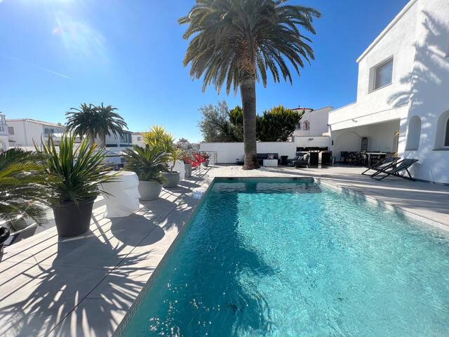 Villa à Empuriabrava 10/12 pers avec amarre 14 m gallery image 4