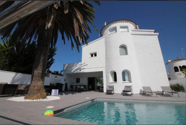 Villa à Empuriabrava 10/12 pers avec amarre 14 m gallery image 3