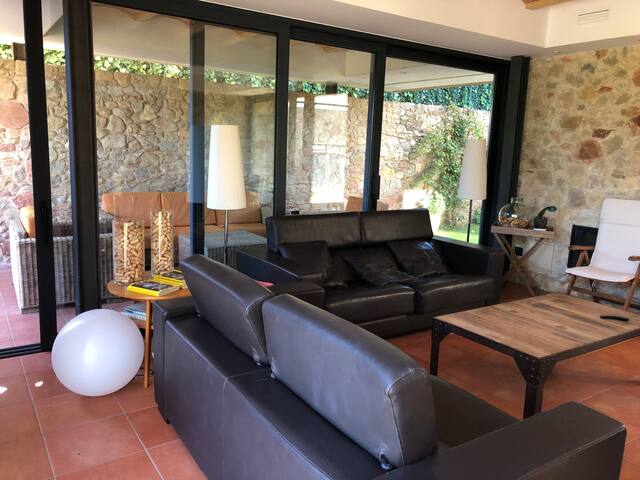 Casa en el corazón del Empordà gallery image 3