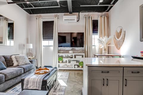Successful Airbnb property: The Edison Loft - Walk to everything downtown! in Kingsport / Bristol