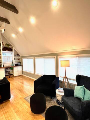 Entire Home w/Backyard & Hot Tub, Close to Beaches gallery image 4