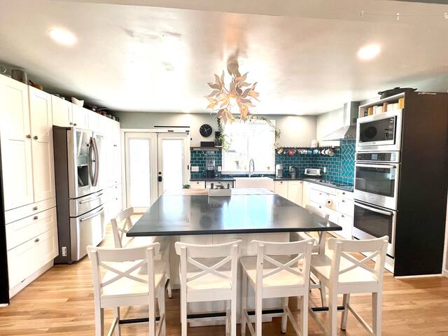 Entire Home w/Backyard & Hot Tub, Close to Beaches gallery image 5