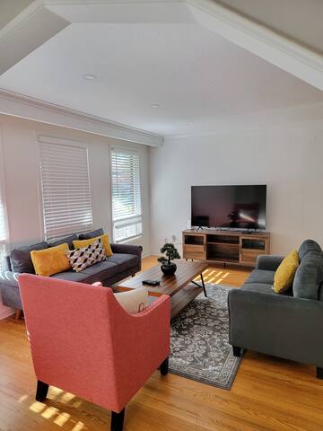 4BR Apt,1st Floor, 9 people stay, private garden gallery image 2