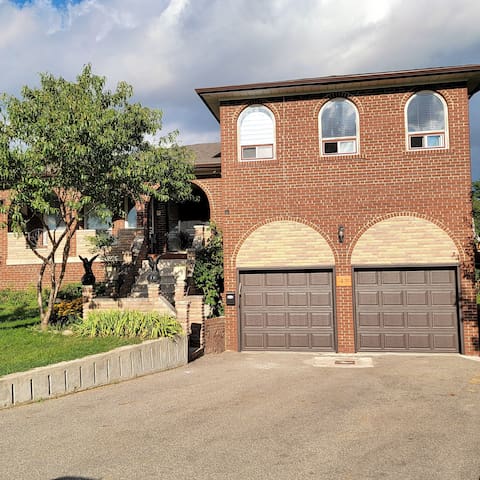 4BR Apt,1st Floor, 9 people stay, private garden