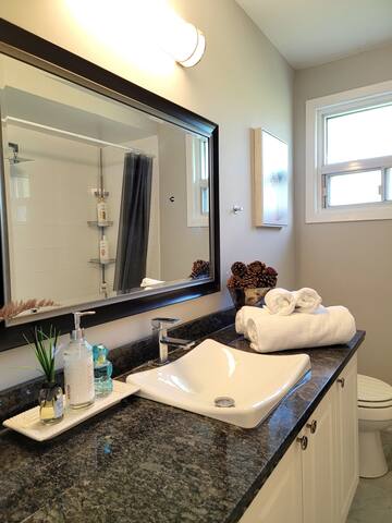 4BR Apt,1st Floor, 9 people stay, private garden gallery image 5