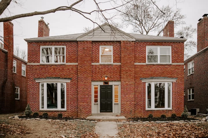 Entire Grandview Quad w/ Hot Tub