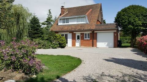 House with stove, beautiful garden, near Touquet