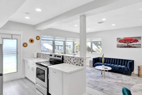 Spacious 2 Bedrooms 1 Bath Apt. | Pool | Kitchen