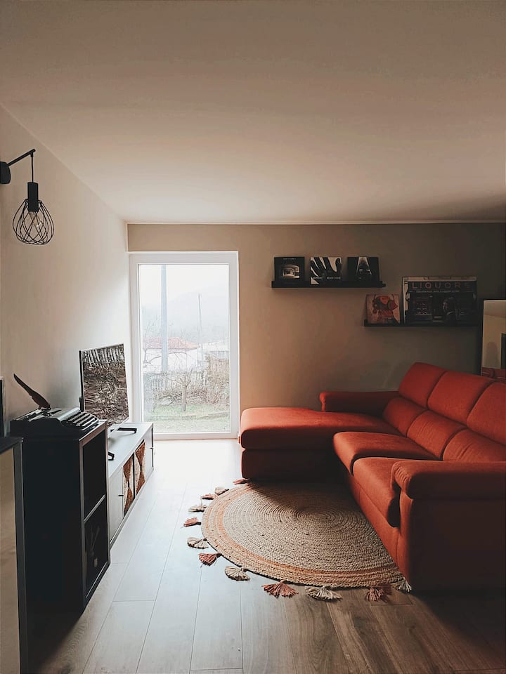 Sebule iliyo na glasi pana