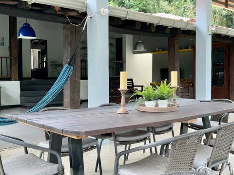 Country house, in front of the Santo Domingo river