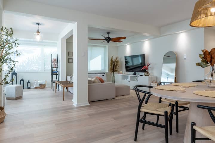 Walk To Beach, Parking, Generator, Remodeled - San Juan, Puerto Rico