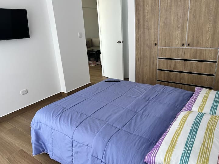 Glavna spavaća soba 2 spavaće sobe 

Kupaonica s WC-om
