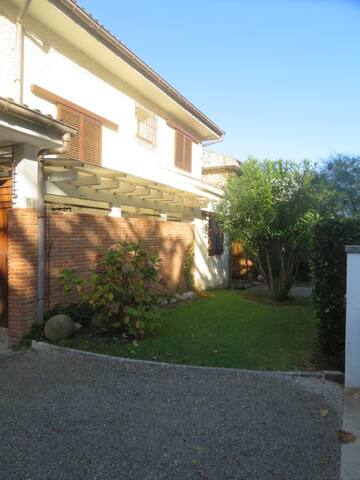 Villa adosada junto a la playa y el golf by Egona gallery image 3