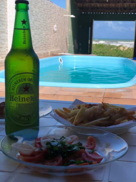 House with swimming pool, pleasant and facing the sea