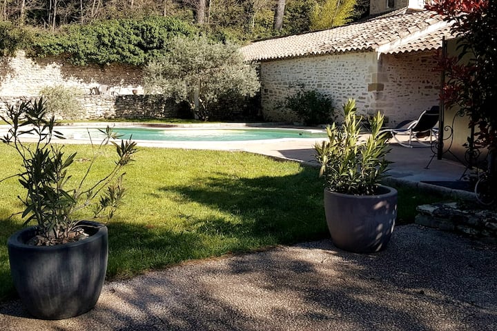 Mas Ferme Chateau Montplaisir 4* "Côté Chateau" - Valréas